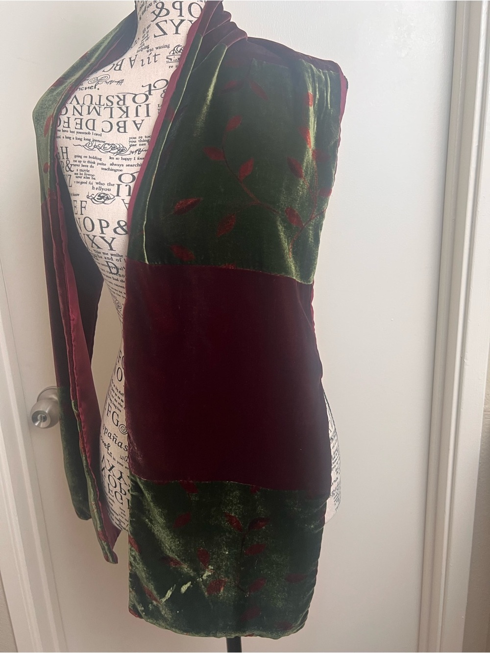 Vintage 100% Silk Velvet Scarf Shawl Green Burgundy Made USA